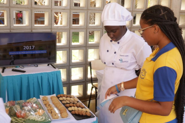 fundacion.m.trinidad.carrreras.cabo.verde.sexta.edicion.feria.estudiantes.2