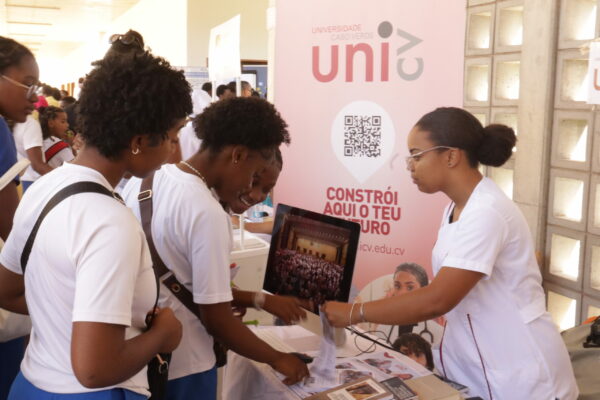 fundacion.m.trinidad.carrreras.cabo.verde.sexta.edicion.feria.estudiantes.3