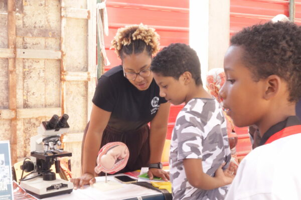 fundacion.m.trinidad.carrreras.cabo.verde.sexta.edicion.feria.estudiantes.6