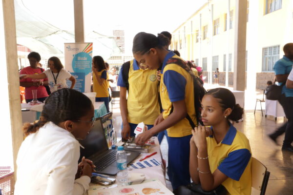 fundacion.m.trinidad.carrreras.cabo.verde.sexta.edicion.feria.estudiantes.7