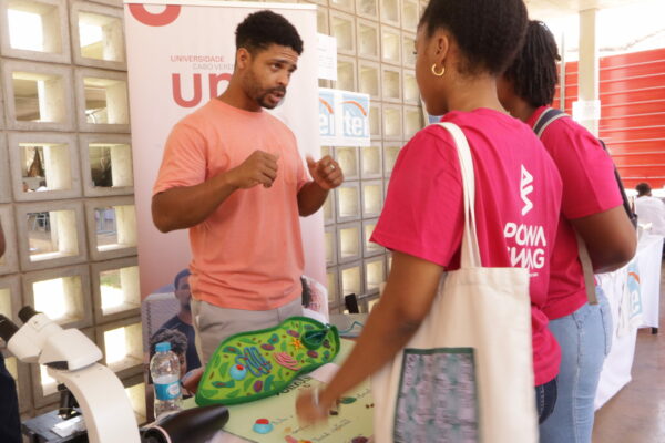 fundacion.m.trinidad.carrreras.cabo.verde.sexta.edicion.feria.estudiantes.8